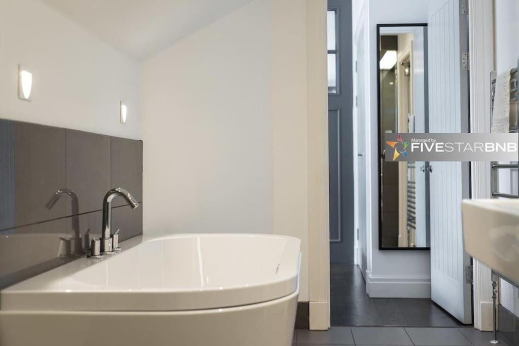 Cool Urban Apartment With Stunning Castle Views Εδιμβούργο Εξωτερικό φωτογραφία